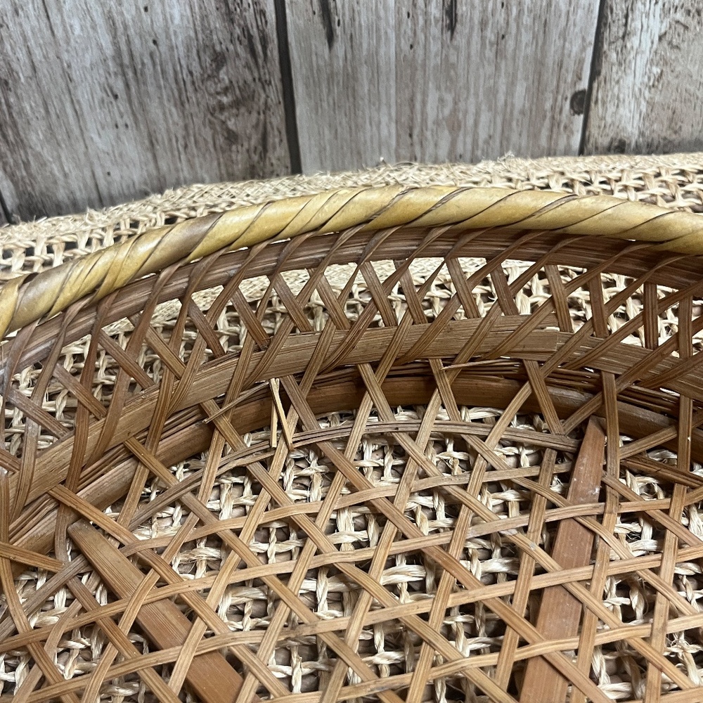 Handwoven Wicker Round Serving Tray Shallow Basket Cottage Core - Picture 4 of 5